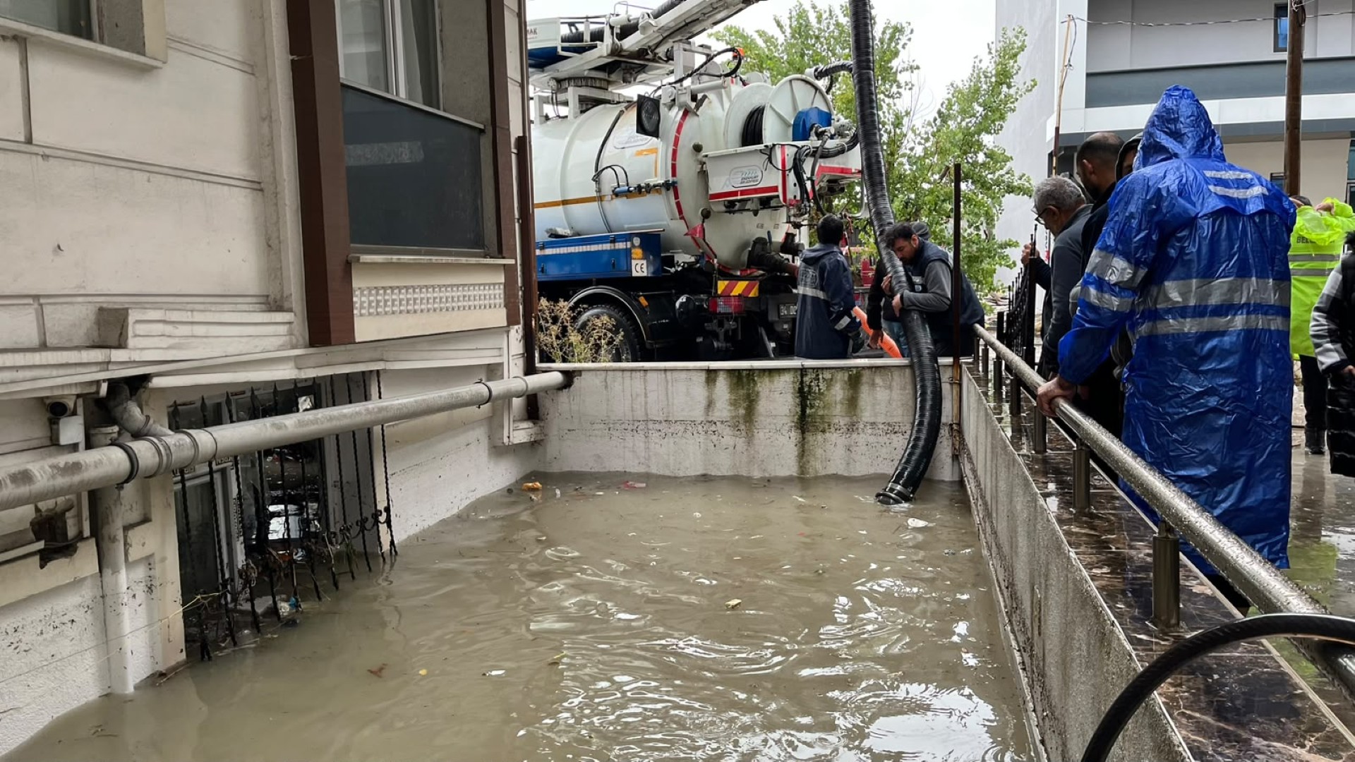 Esenyurt Belediyesi Sağanak Yağışlara Karşı Sahada!