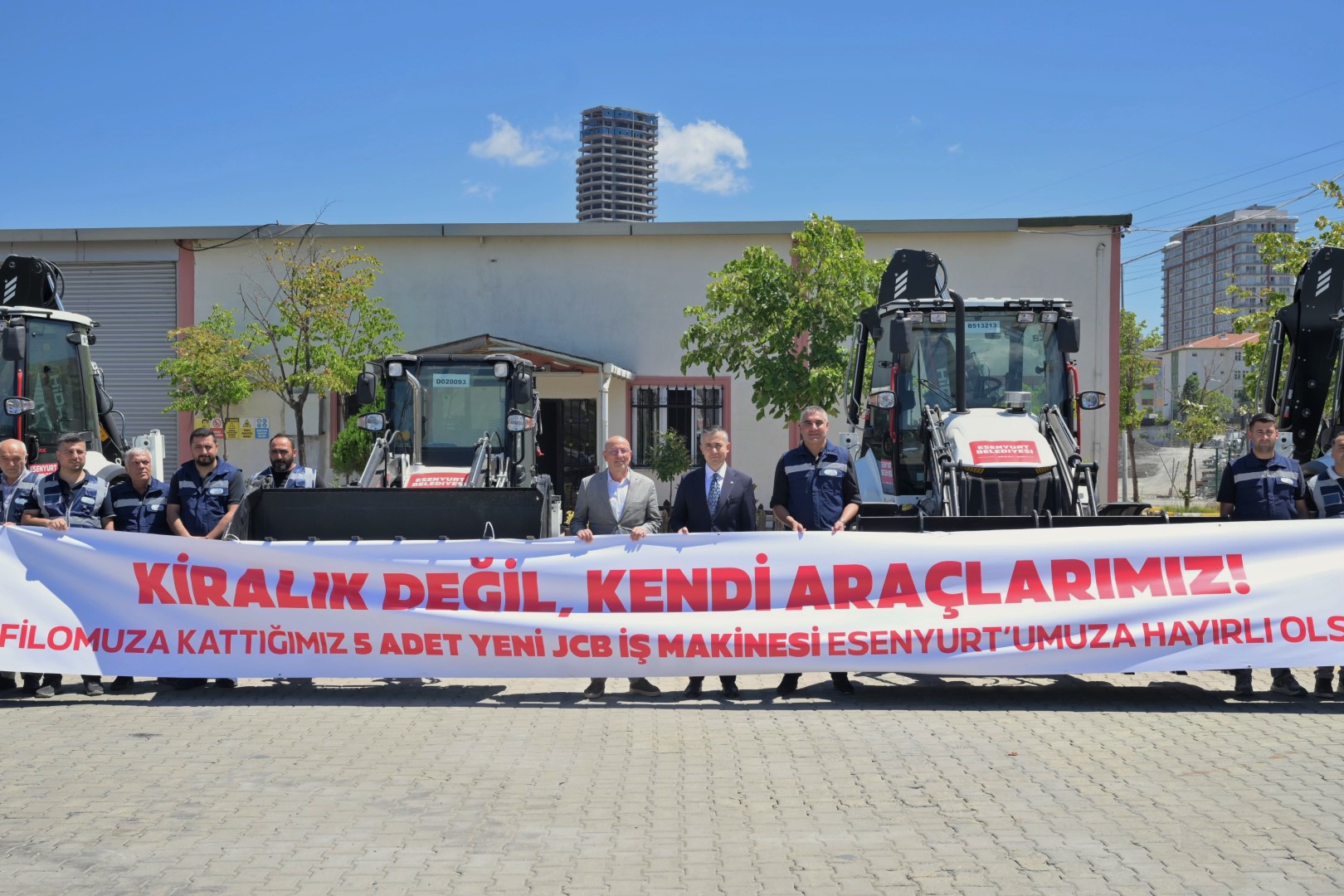Esenyurt Belediyesi Araç Filosunu Kendi Öz Kaynaklarıyla Güçlendiriyor…  Başkan Vekili Aksoy Hizmet Kapasitesini Artırıyor…