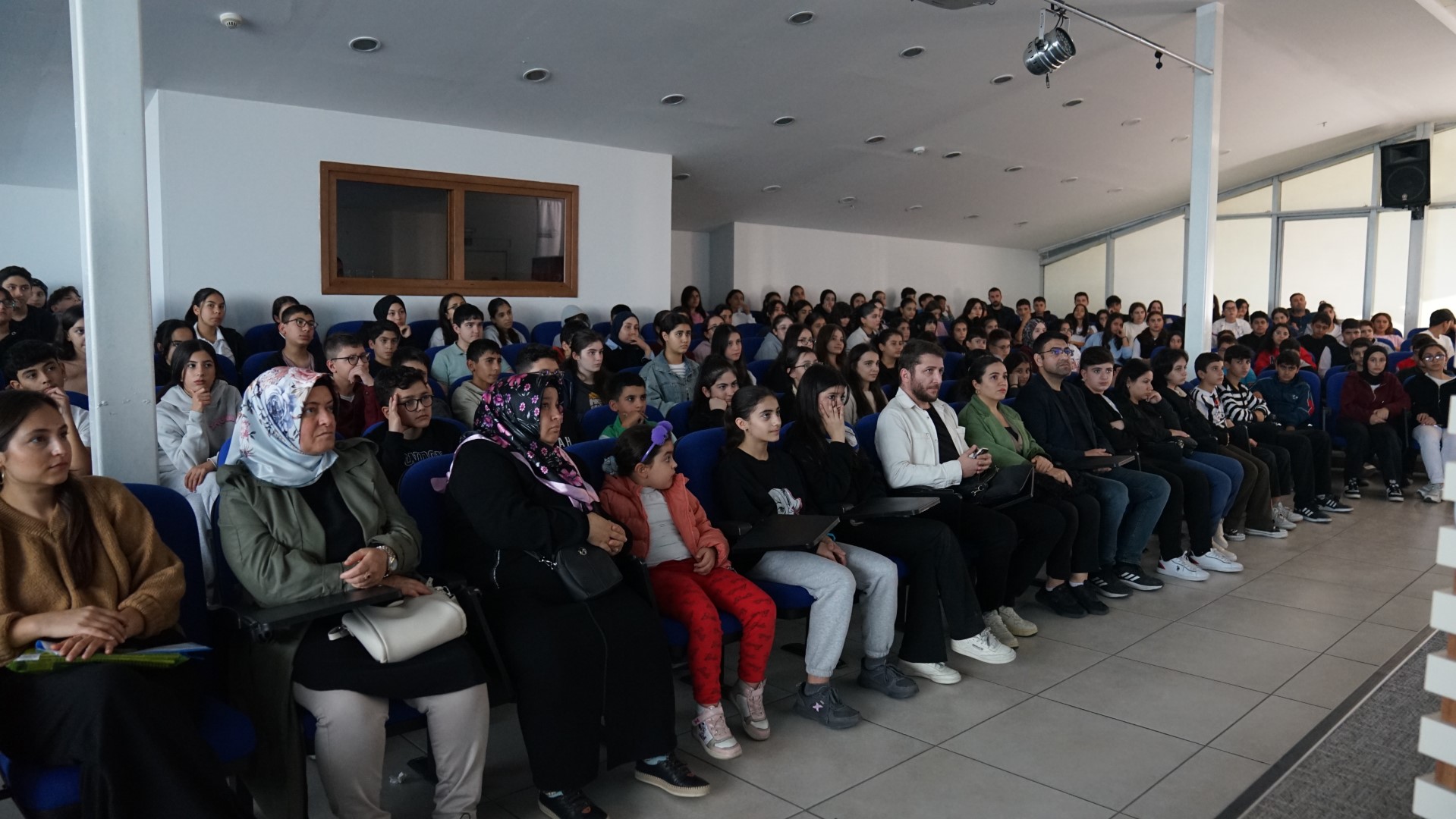 Esenyurt Belediyesi’nden Öğrencilere Lgs Yolunda Destek 