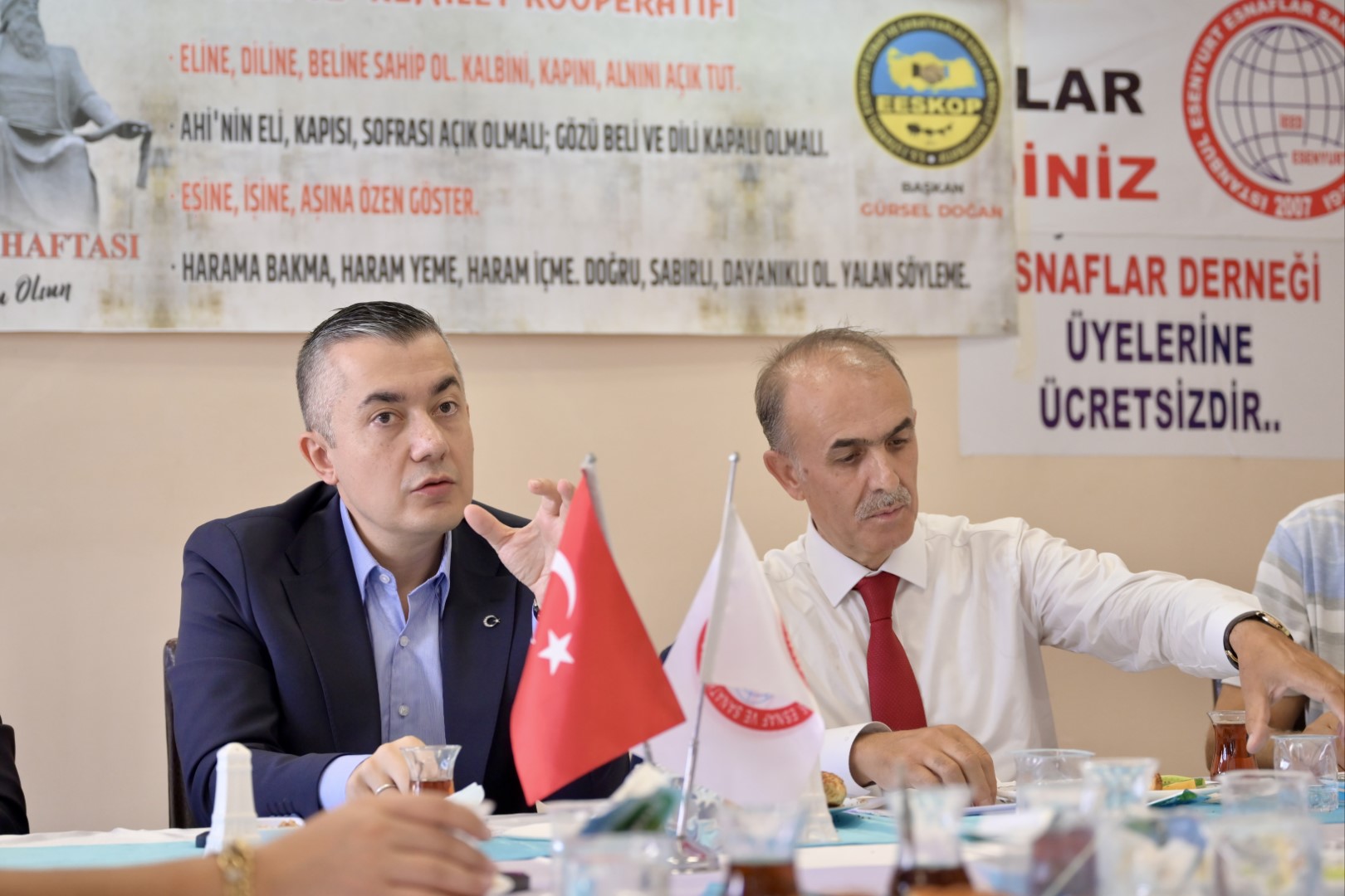 Esenyurt Belediye Başkan Vekili Can Aksoy, Esnaflarla Bir Araya Geldi