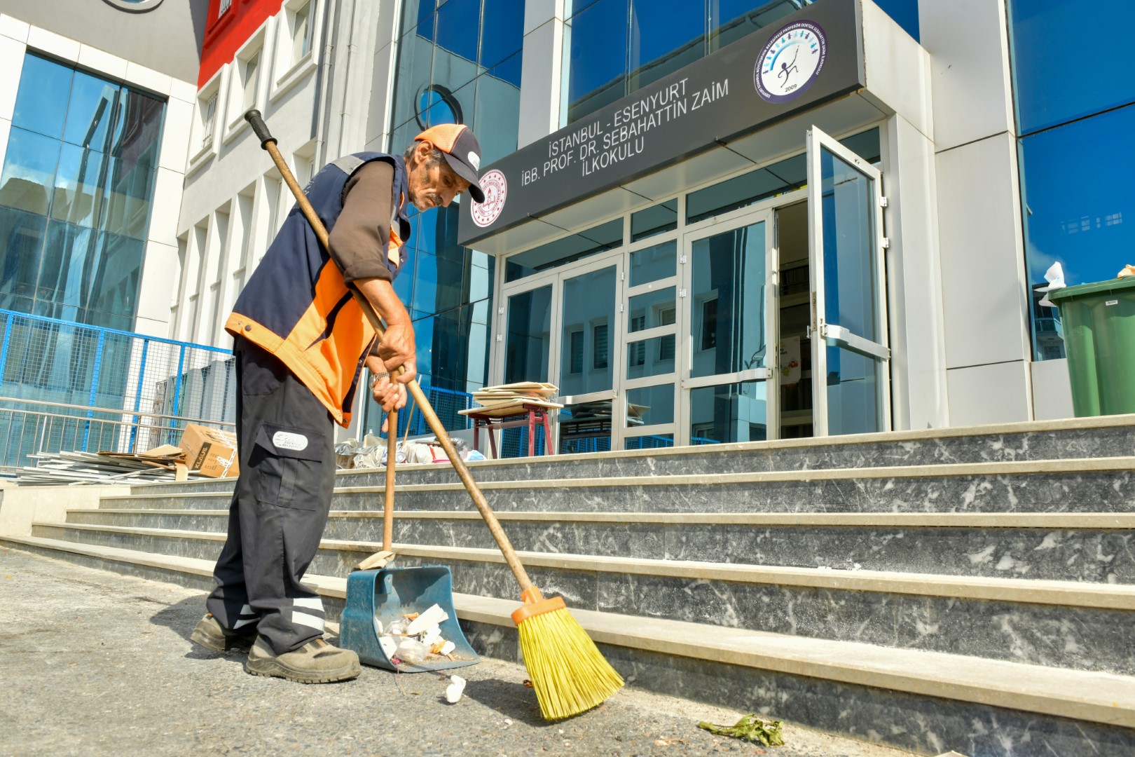 BAŞKAN VEKİLİ AKSOY EĞİTİME YÖNELİK DESTEKLERİNİ SÜRDÜRÜYOR