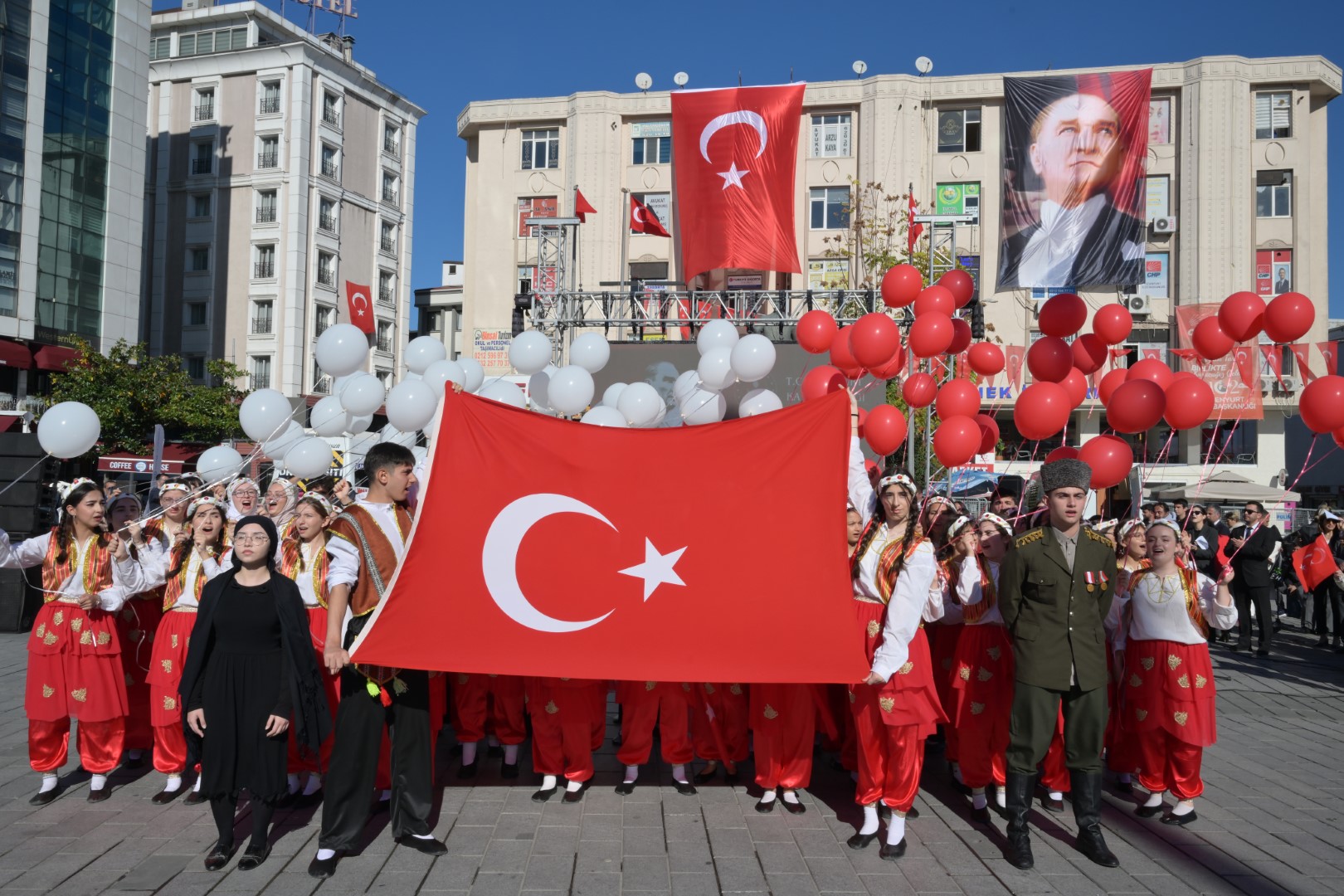 Cumhuriyetin 102. Yılı Esenyurt’ta Görkemli Bir Şekilde Kutlandı