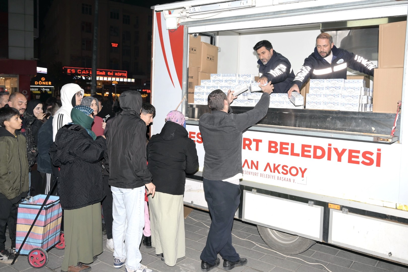 Esenyurt’ta Miraç Kandili’nde Gönüller Bir Oldu