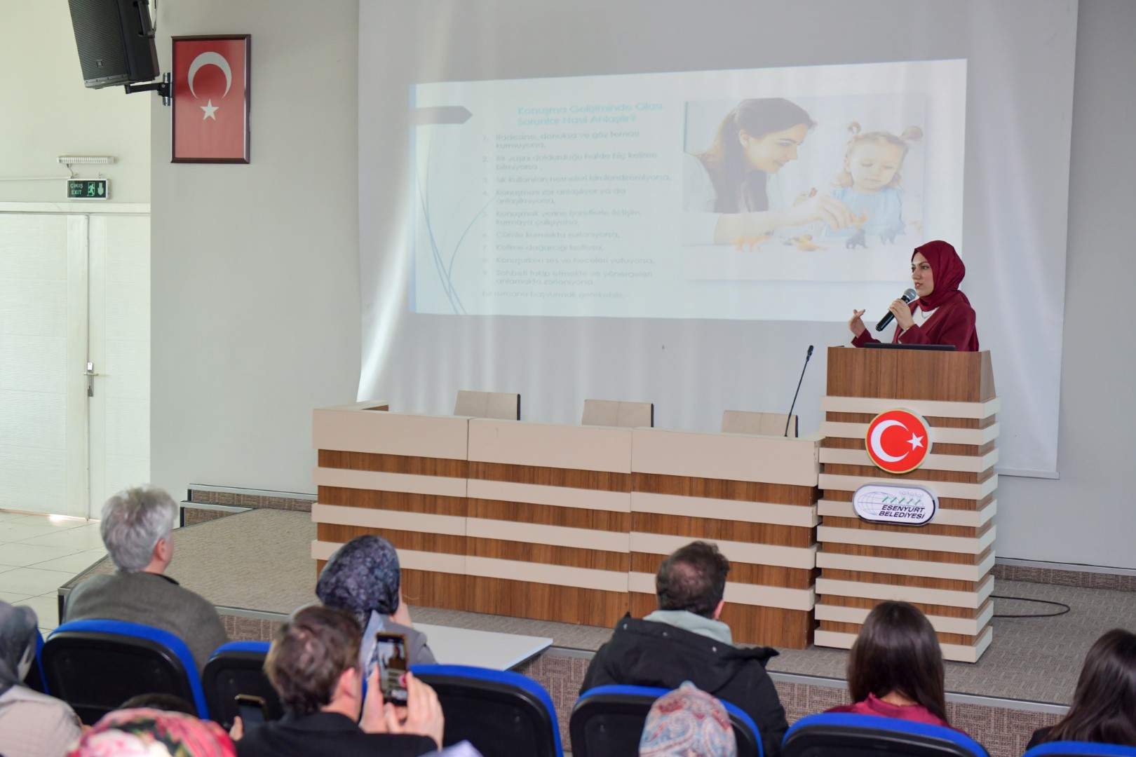 Esenyurt’ta Ailelere Dil ve Konuşma Gelişimi Semineri