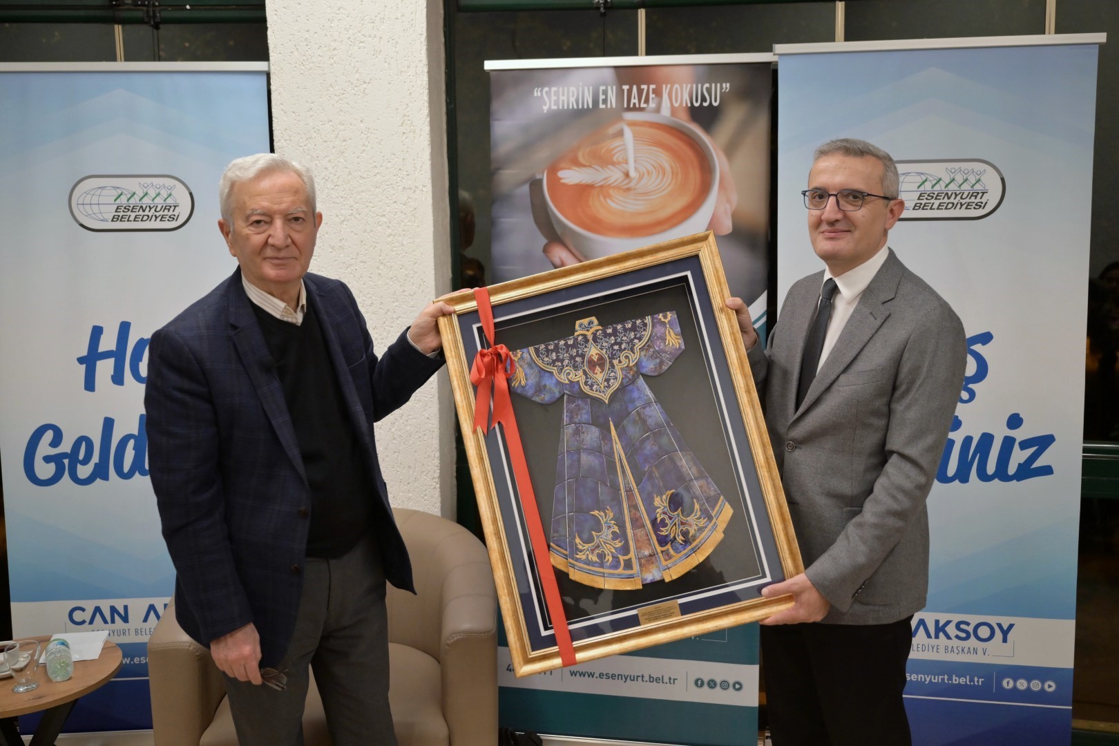 Esenyurt’ta Edebiyat Dolu Akşam: “Kitaplarla Yaşamak” Söyleşisi Gerçekleşti