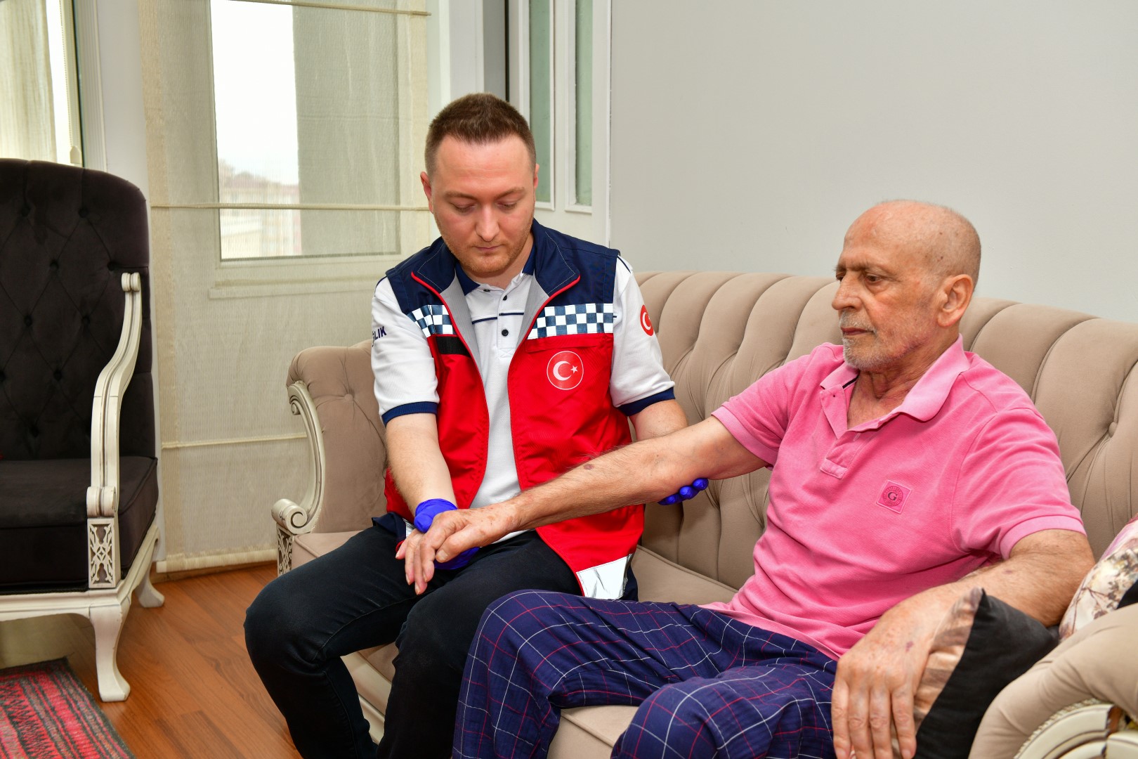 Belediye Evde Fizik Tedavi Hizmeti ile Vatandaşların Yanında Hizmet Vatandaşın Kapısına Gidiyor