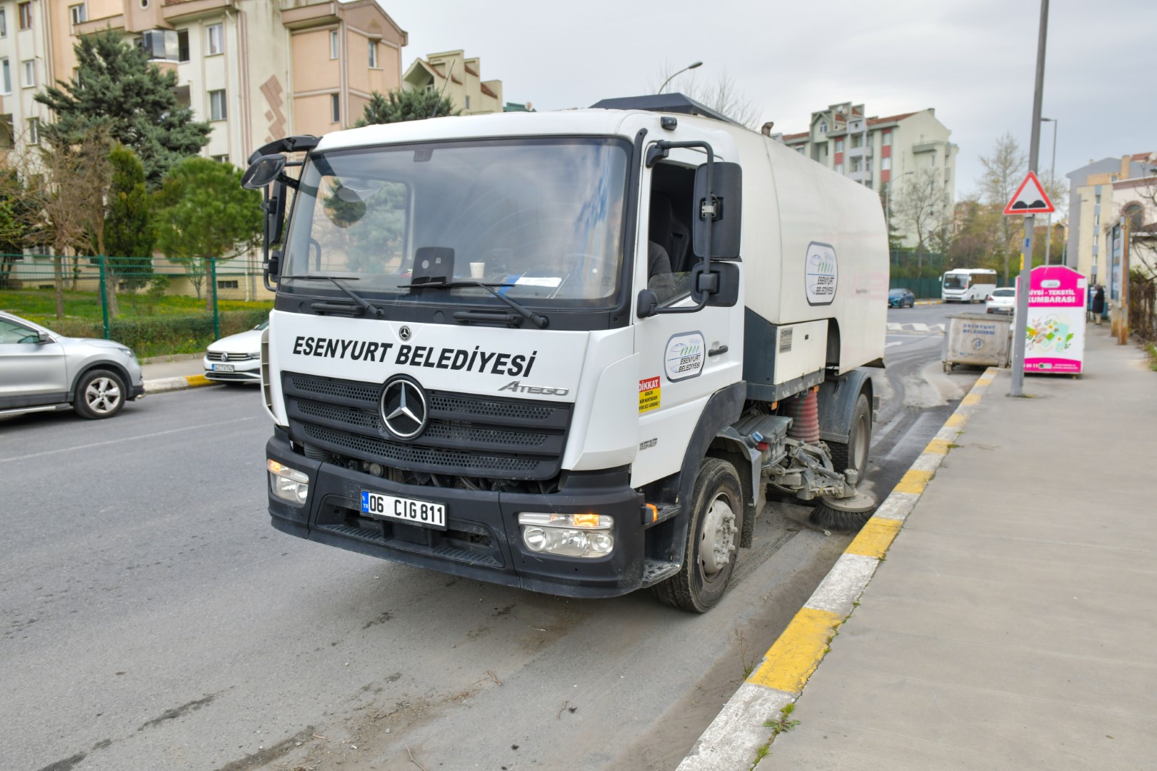 Esenyurt’un Sokakları Bayrama Hazır