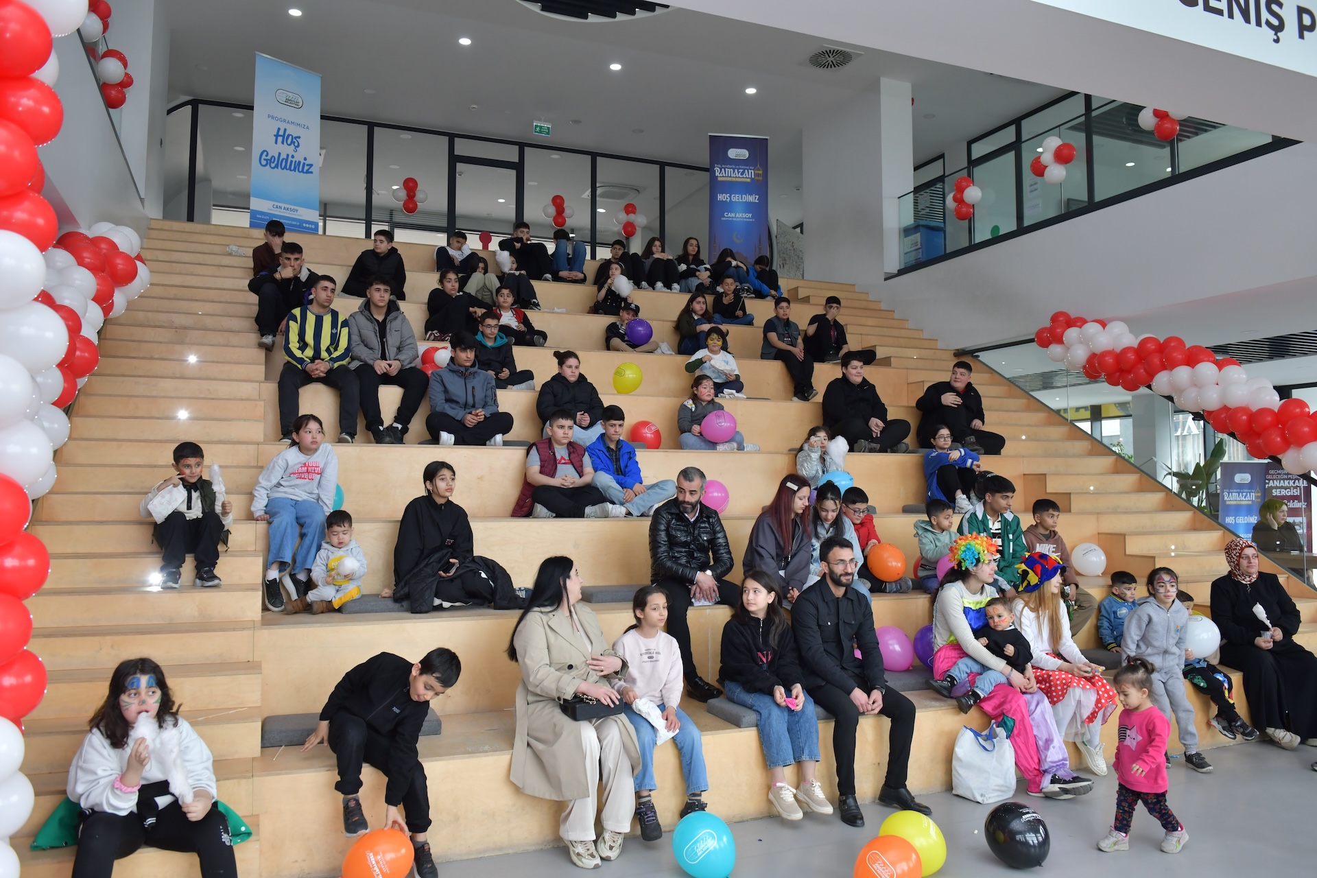 Esenyurt Belediyesinden Yetim Çocuklara Bayram Sevinci